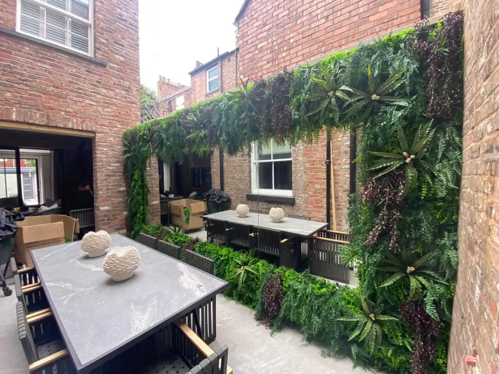 UV Foliage Green Wall