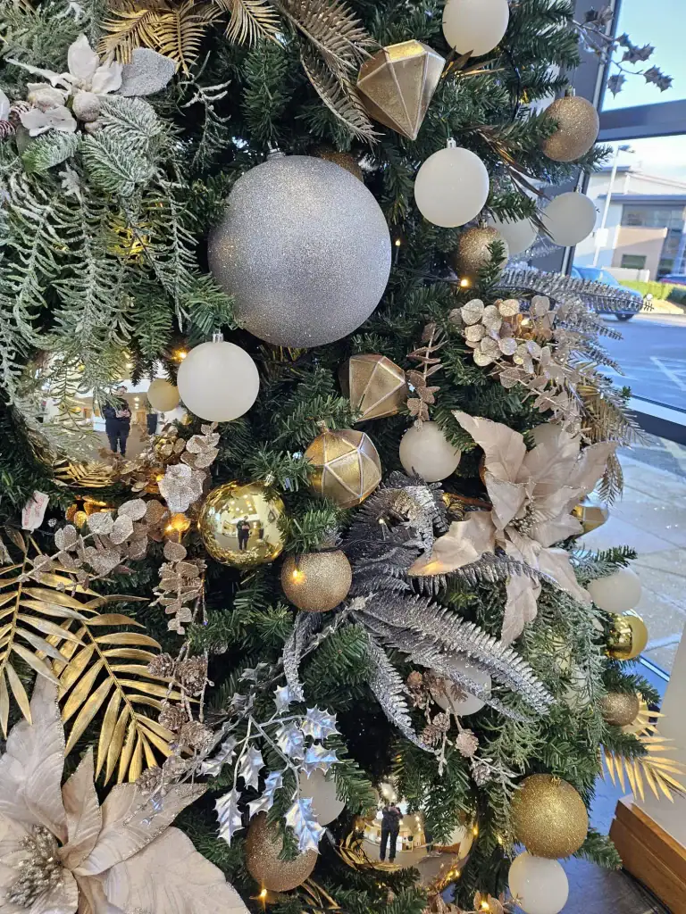festive custom installations by i want plants