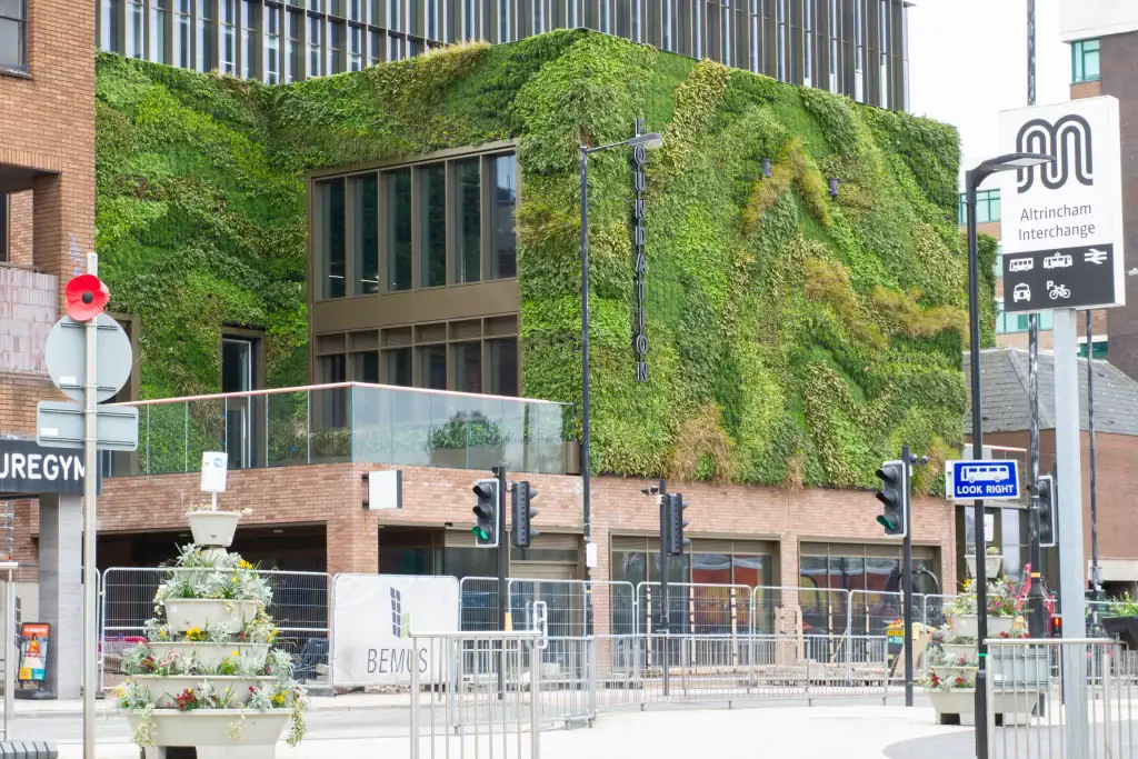 Full installation HYVERT living wall Foundation
