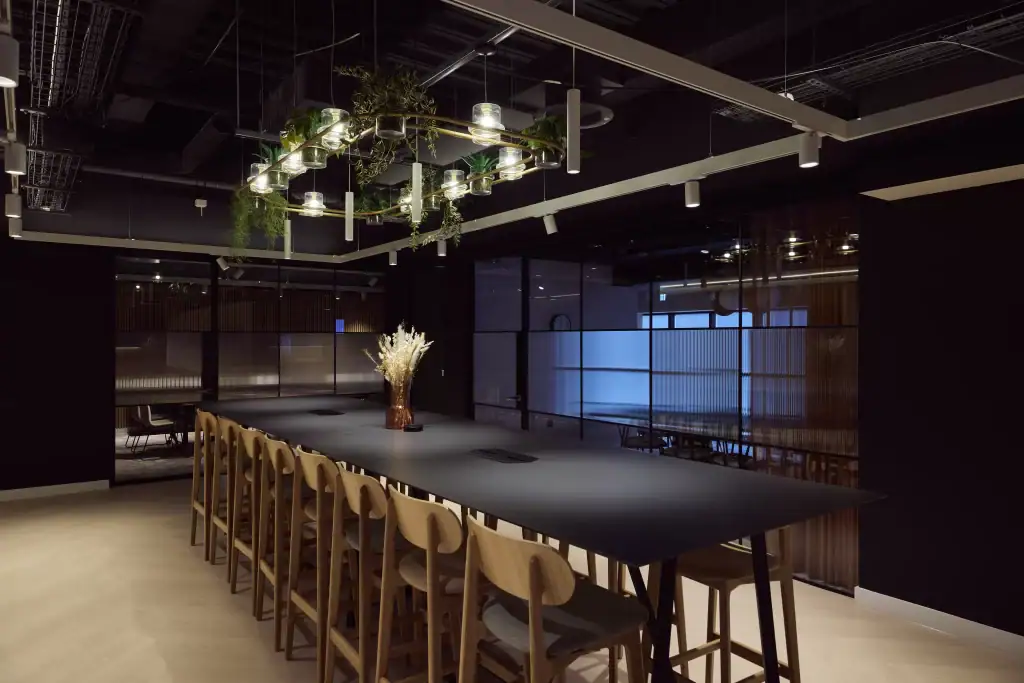 CentreCity birmingham with artificial trailing plants suspended above meeting room table